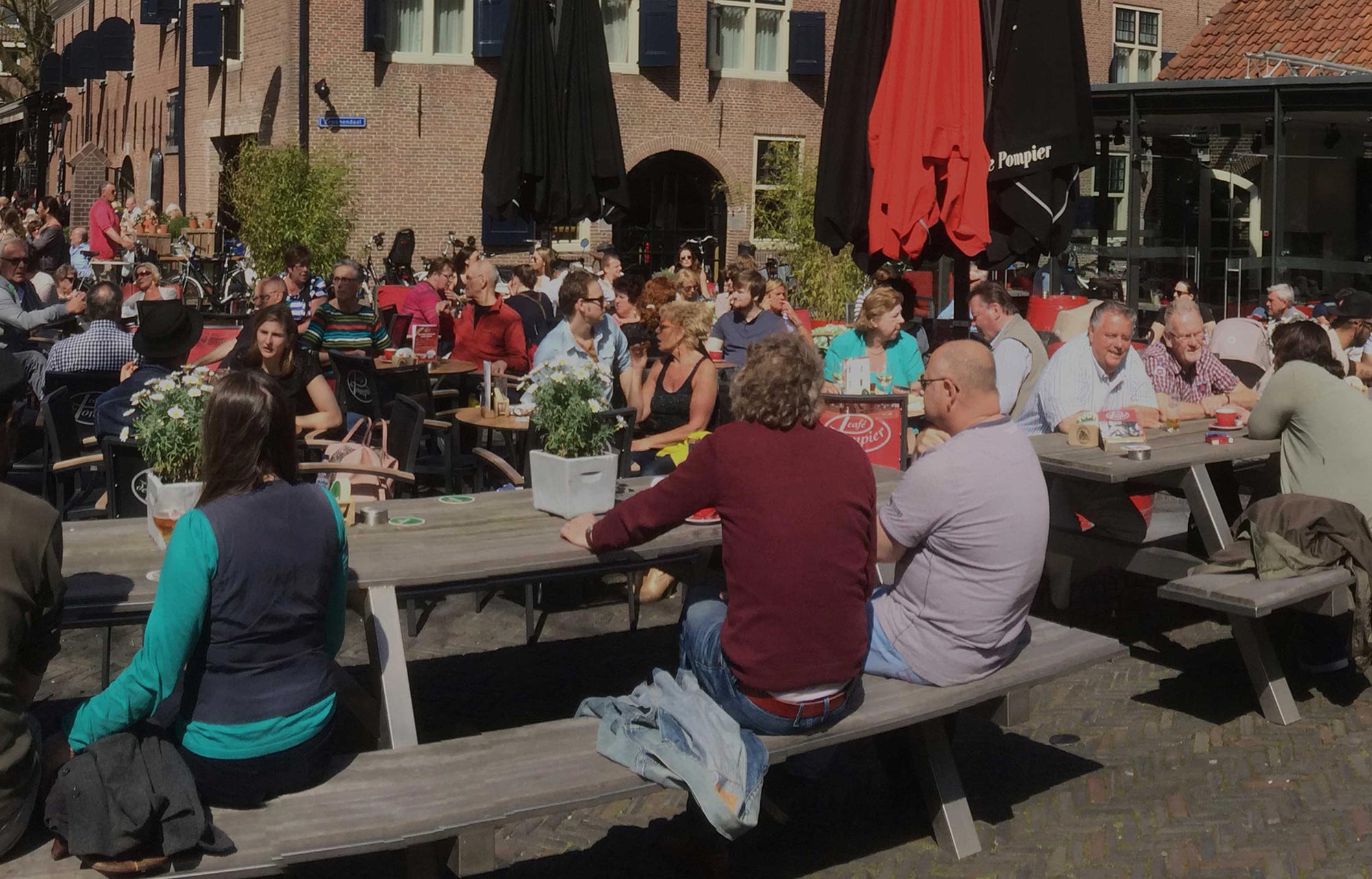 Het terras van CafÃ© De Pompier