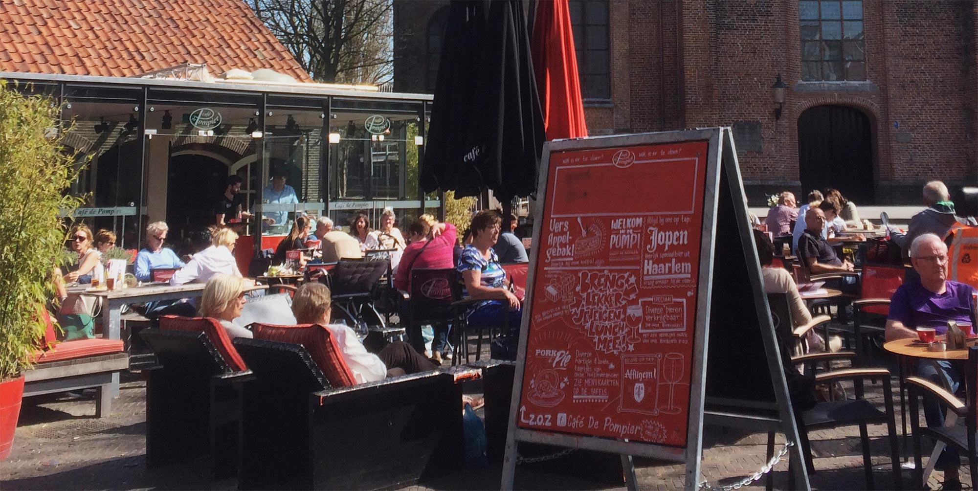 Het terras van CafÃ© De Pompier